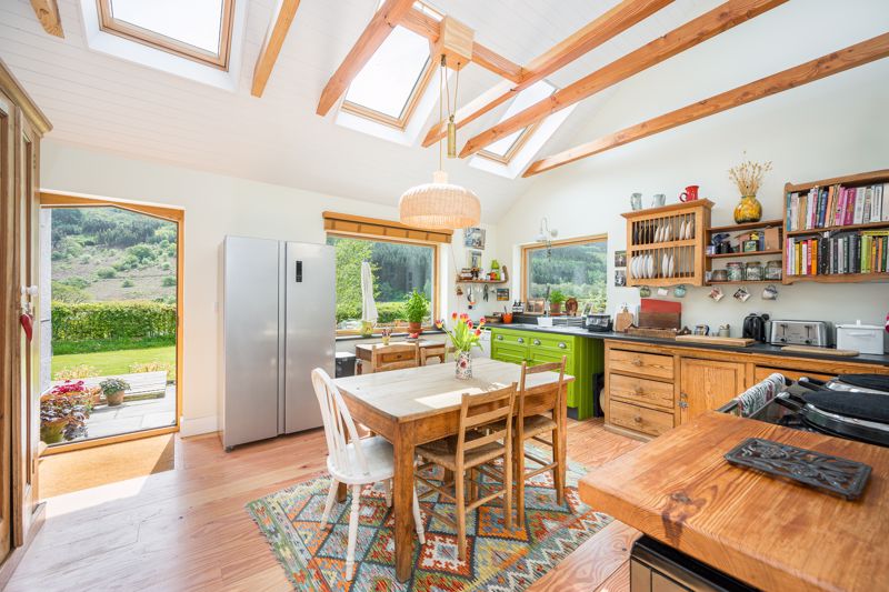 Kitchen / Breakfast Room- click for photo gallery